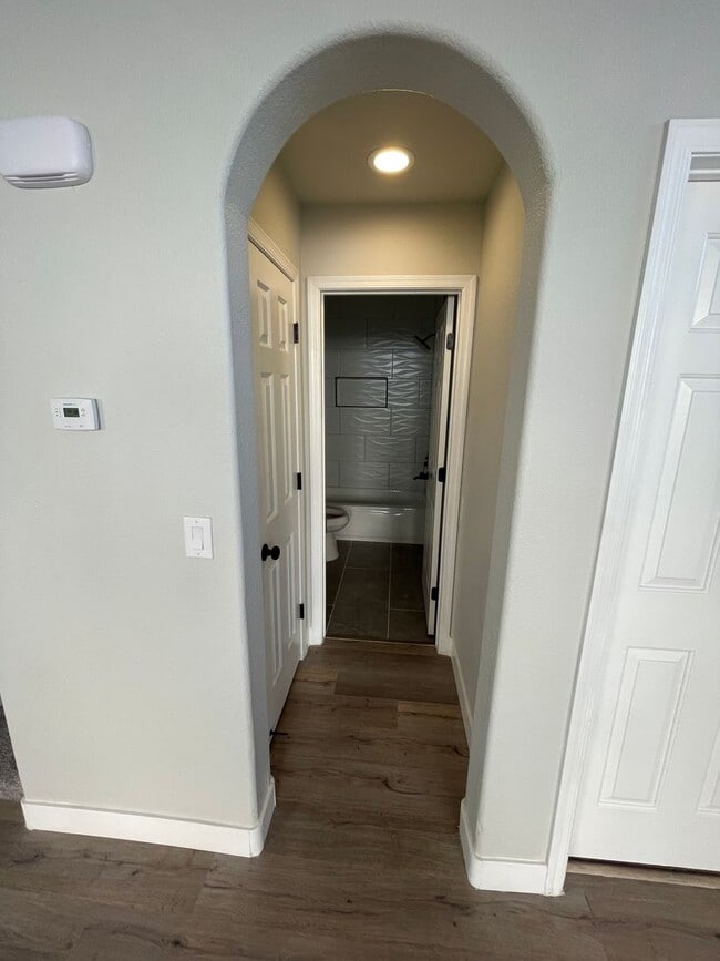 Building Photo - Beautiful 4 bedroom home located in the Shores