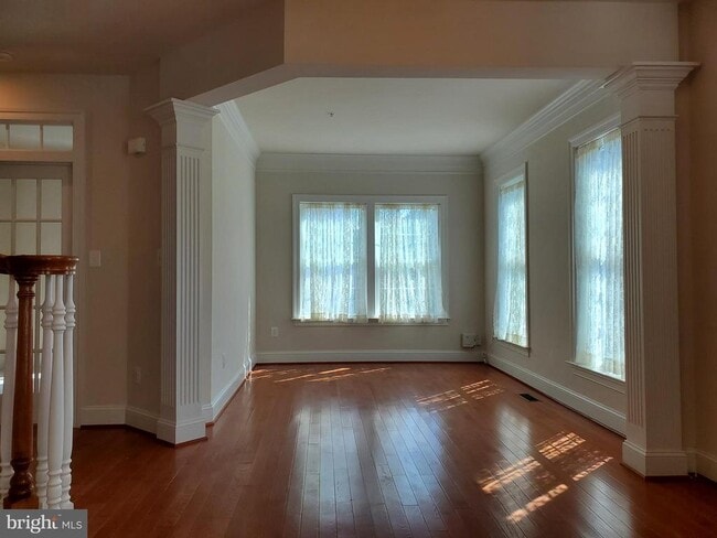 Building Photo - 411 Greenebaum Ln