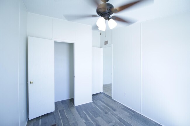 Building Photo - 3335 W Solano Dr