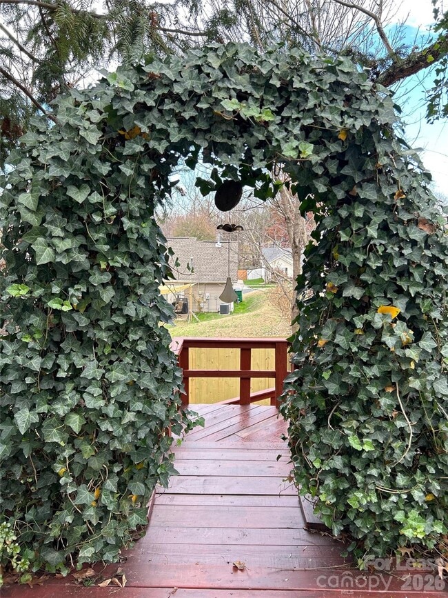 Building Photo - 3805 Rosedown Dr