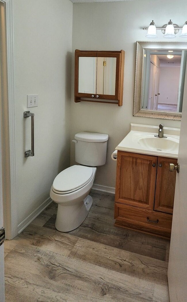 Building Photo - Gulf Shores 2/1.5 condo at Country Club Village