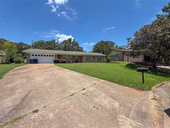 Building Photo - 907 Seymore Cir