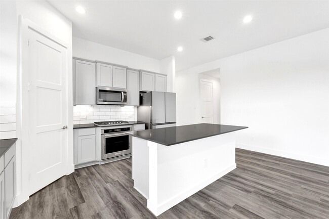 Building Photo - 153 Aurora Spgs Dr