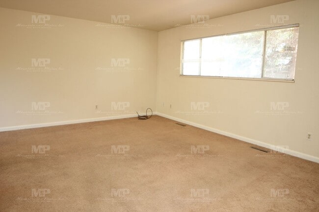 Building Photo - 447 W Swallow Rd