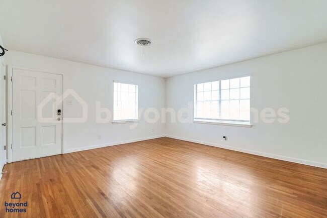 Building Photo - Move-In Ready 3 Bedroom Home with Modern Updates and Spacious Yard!