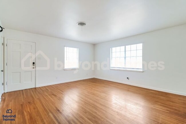 Building Photo - Move-In Ready 3BR Home with Modern Updates & Spacious Yard!