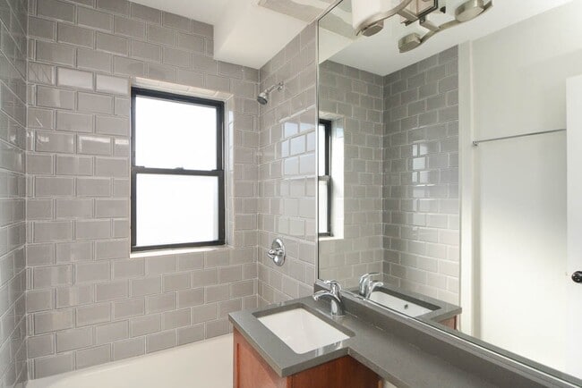 Building Photo - 555 W Arlington