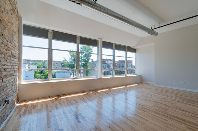 Building Photo - 2202 Lombard Ave