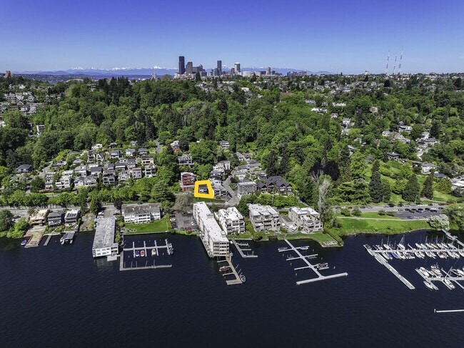 Building Photo - 329 Lakeside Ave S