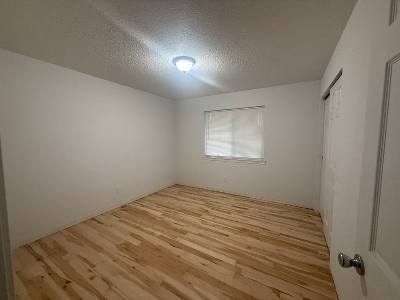 Building Photo - 1565 N Summit Rd