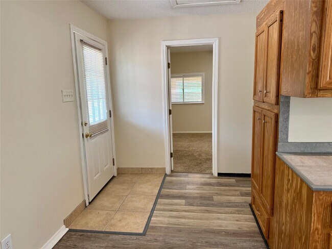 Building Photo - 17903 Strack Dr