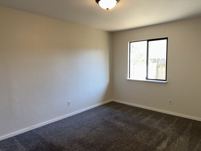 Building Photo - 2512 Albee St