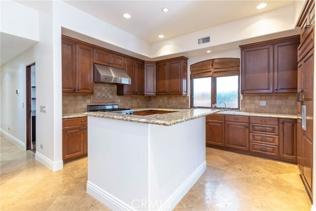 Building Photo - 613 Begonia Ave