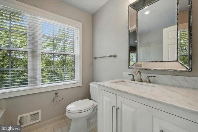 Building Photo - 9913 Rosewood Hill Cir