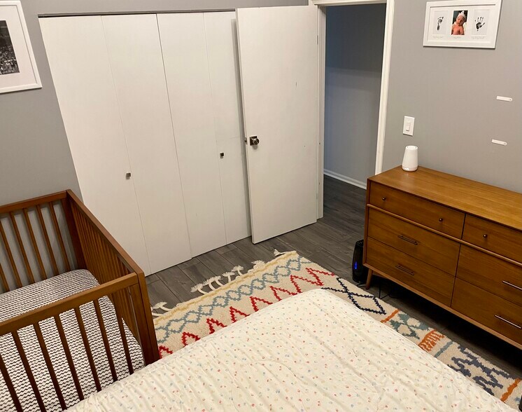 Bedroom 3 - 857 N La Salle Dr