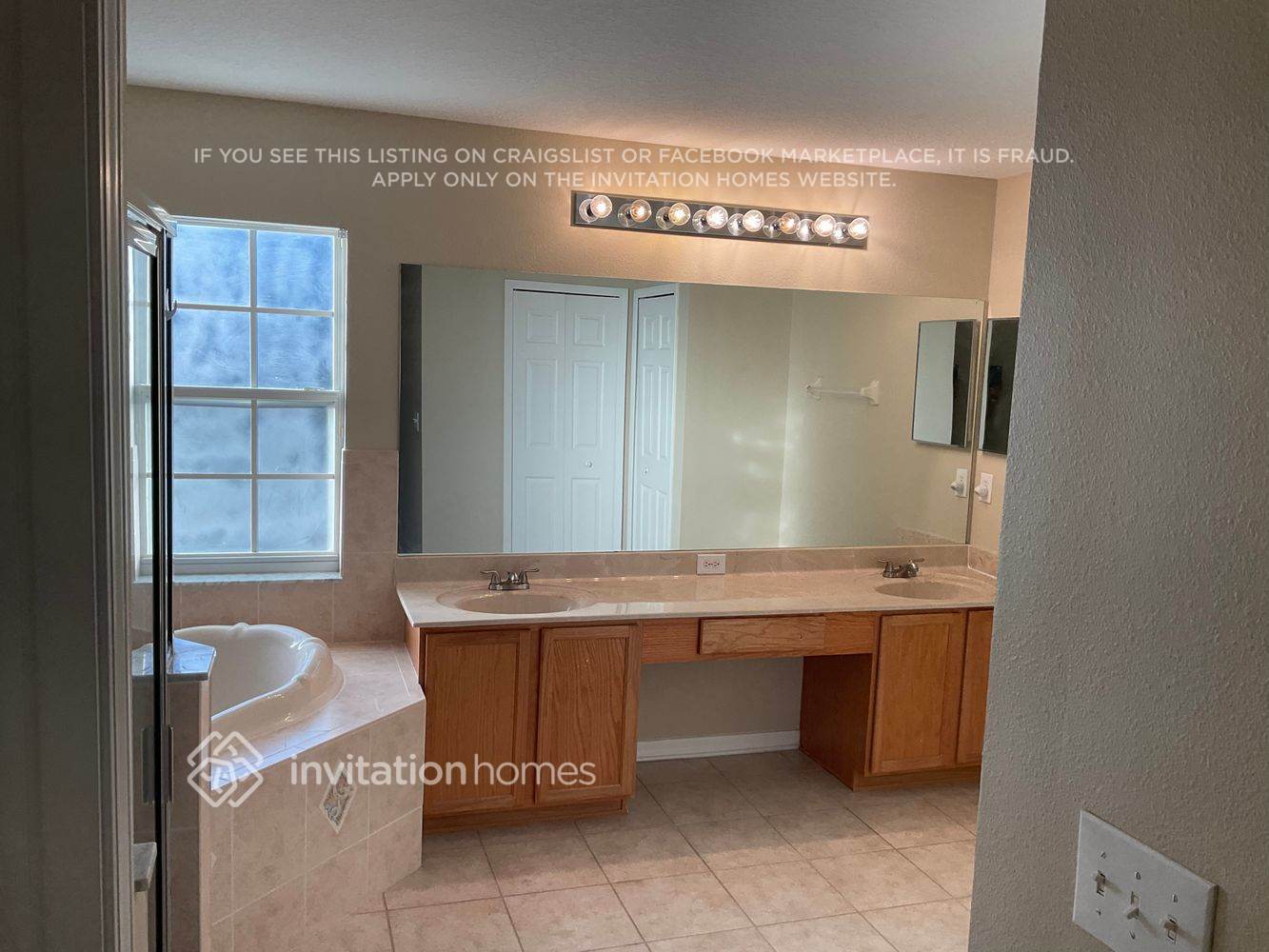 Building Photo - 2711 Queen Alberta Dr