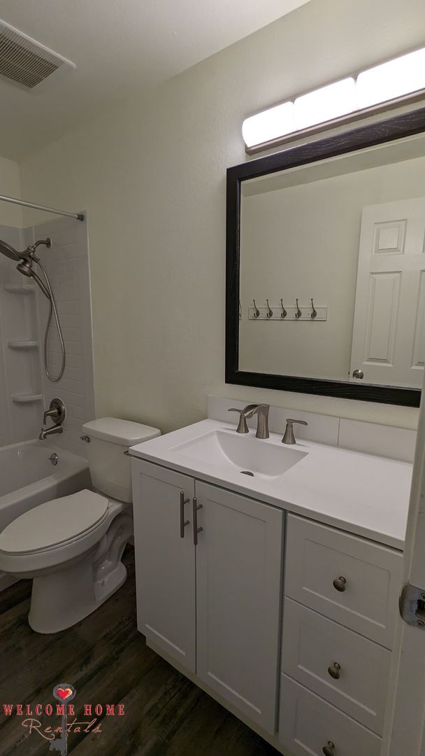 Building Photo - Bryant - 1324A/1324B