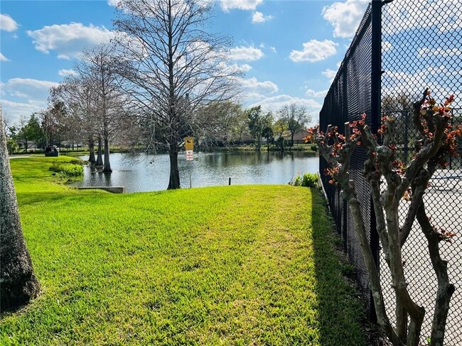 Building Photo - 57 Windtree Ln