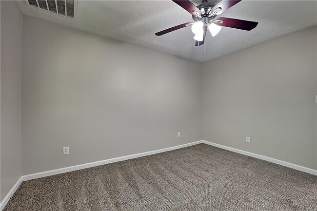Building Photo - 548 Julius Dr