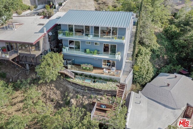 Building Photo - 7191 Pacific View Dr