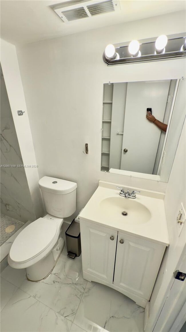 Building Photo - 1351 NE Miami Gardens Dr