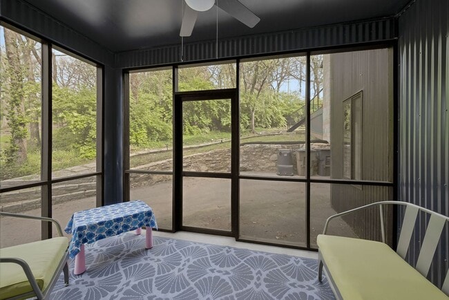 Building Photo - Custom-Built 4 Bed/ 2 Full + 2 Half Bath Modern Home at the base of Love Circle, Fully Furnished,...