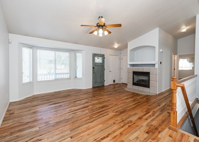 Building Photo - 4 Bed Rancher in District 20!!!