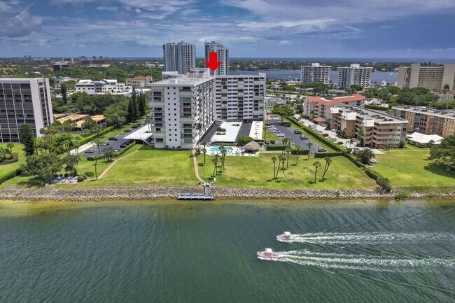 Building Photo - "Experience Luxury Living: Spacious 2-Bed, 2-Bath Condo in North Palm Beach!"
