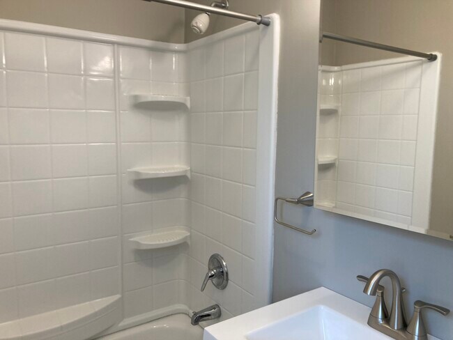 Building Photo - 135 Locust St