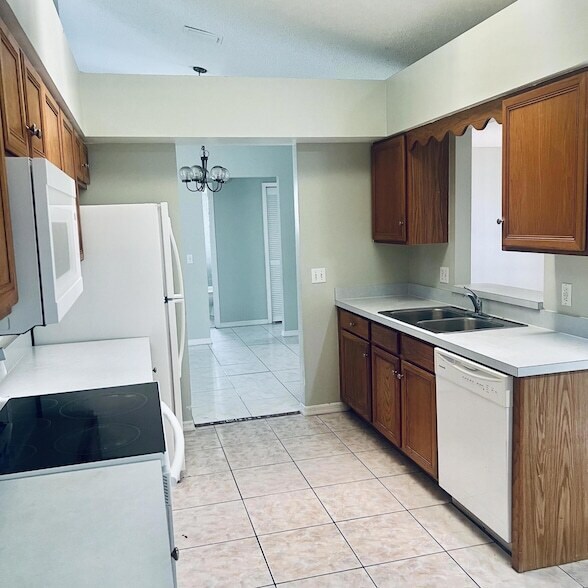 Building Photo - 6911 NW Dorothy St