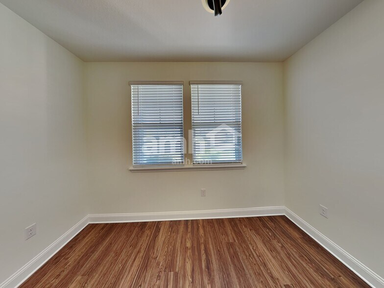 Building Photo - 95 Banyan Frst Dr
