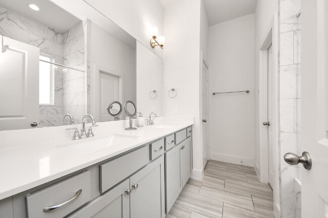 Building Photo - 3 Bedroom Houston Rental Home in Gated Community near Griggs Road