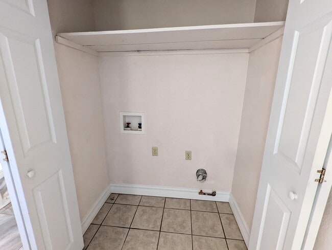 Building Photo - 8816 Norton St