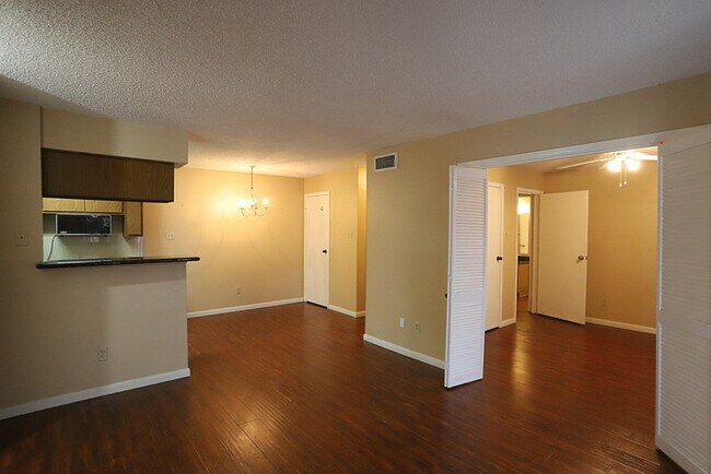 Building Photo - 2750 Holly Hall St