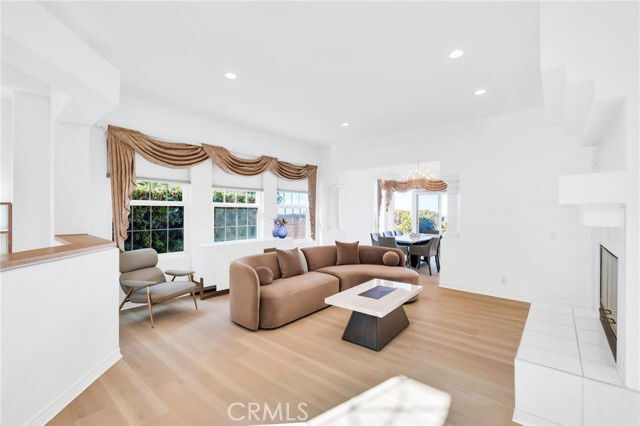 Building Photo - 21881 Via Del Lago