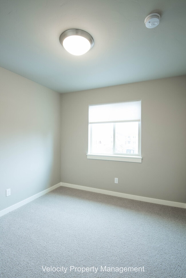 Building Photo - Beautiful Home in the Lovely Bridges Neighborhood.