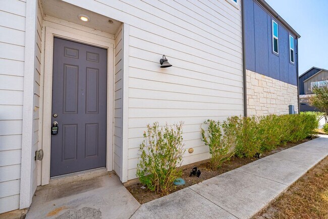 Building Photo - 7400 Travertine Spring Dr