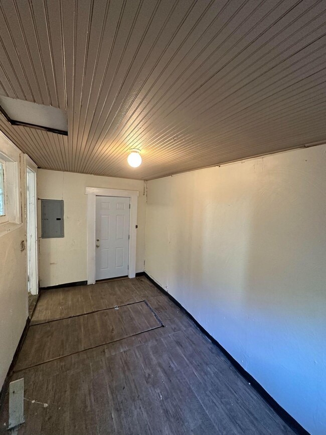Building Photo - 1502 Cedar St