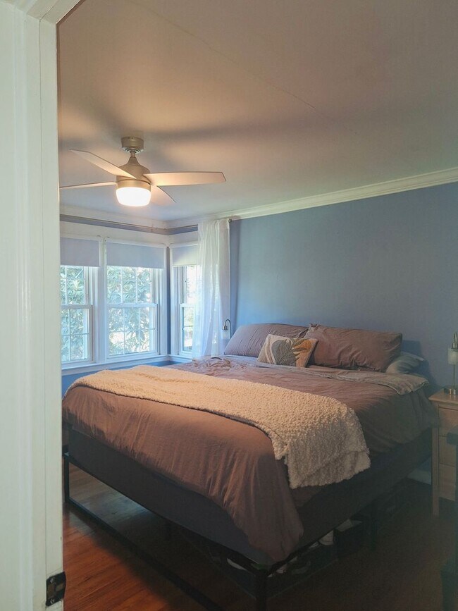 Building Photo - Magnificent Four Bedroom Home - Minutes Away from Numerous Attractions!