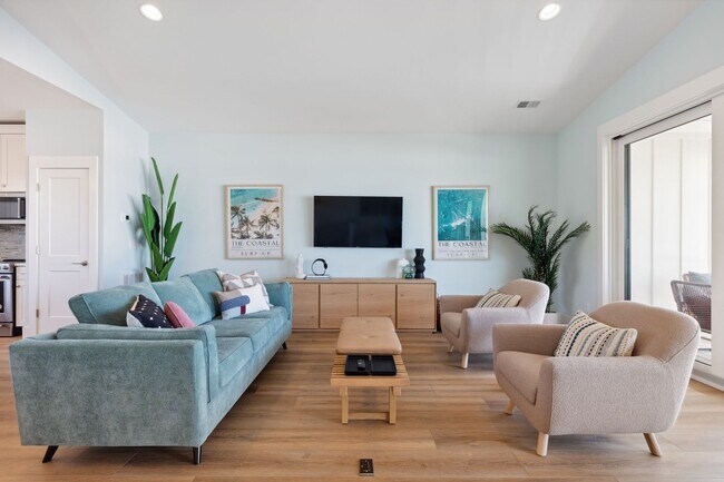 Building Photo - NEW HIGH END OFF-SEASON RENTAL NOW AVAILABLE