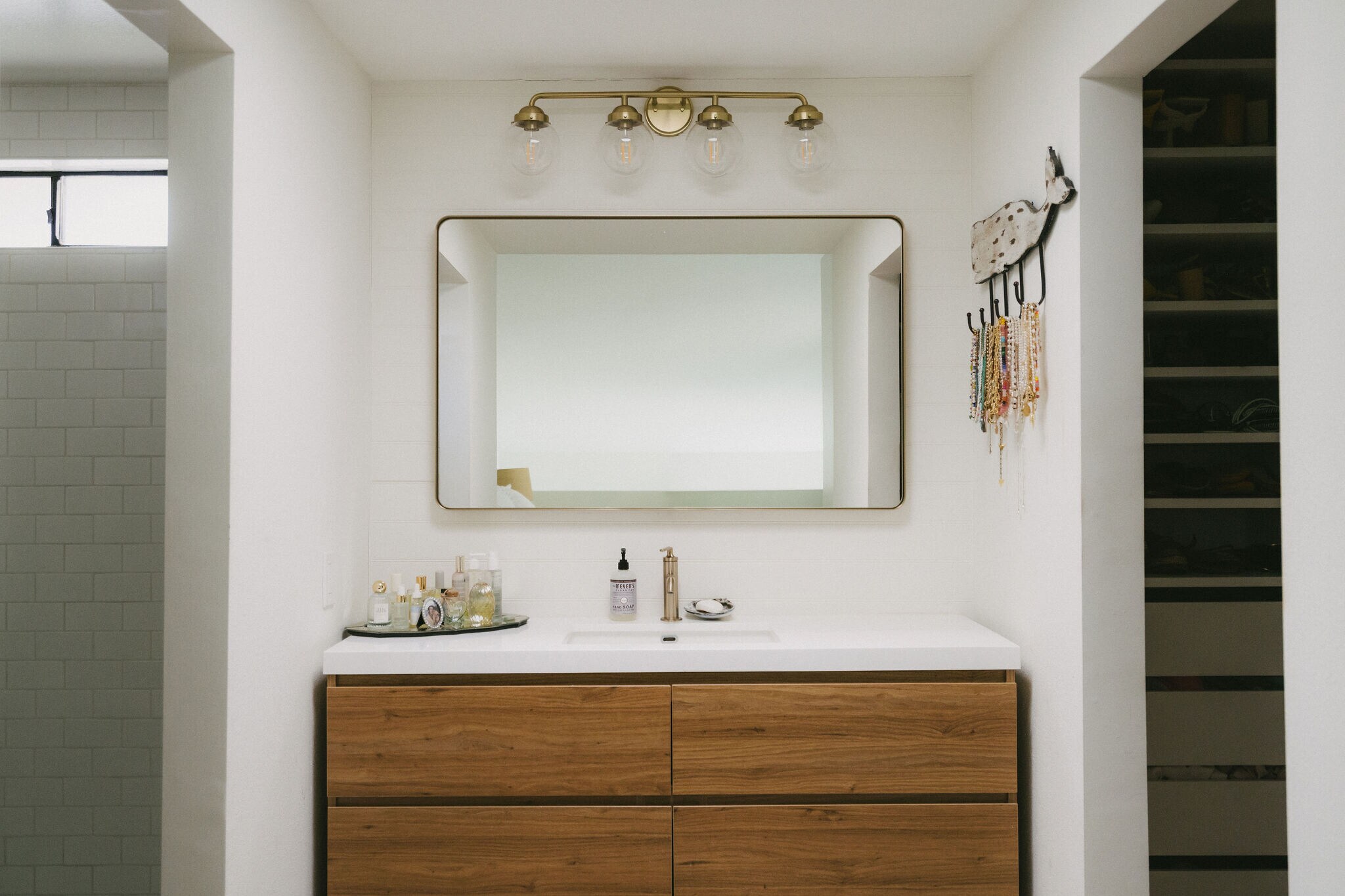 Building Photo - 5716 Skyview Way