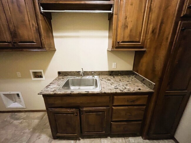 Building Photo - 14812 Brent Cir