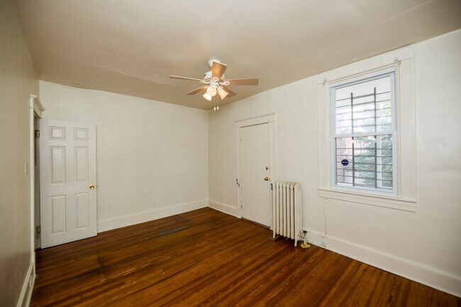 Building Photo - 2026/2027 JHU Off-Campus 5bd/3ba Charles Village w/ W/D & parking!.. Available 6/9/26