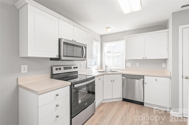 Building Photo - 1020 Cranston Crossing Pl