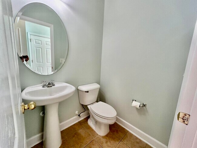 Building Photo - 200 Mossy Stone Ct