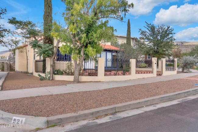 Building Photo - 923 McKelligon Dr