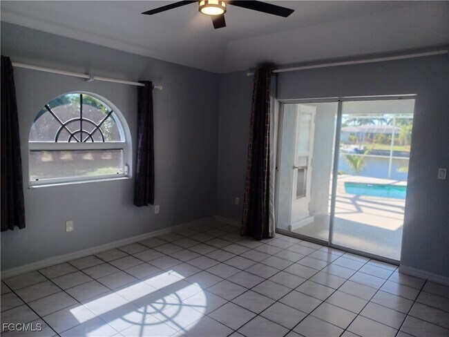 Building Photo - 4416 SW 24th Ave