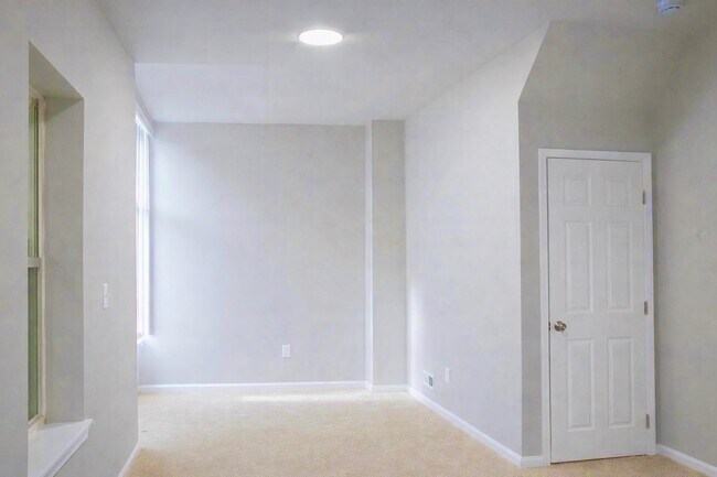 Building Photo - 501 N Patterson Park Ave