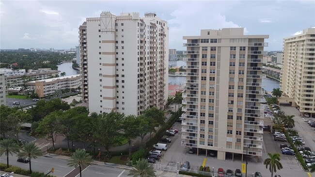 Building Photo - 1850 S Ocean Dr
