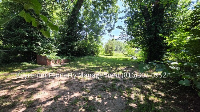 Building Photo - Welcome Home to This Bright & Inviting 4 Bed, 2 Bath
